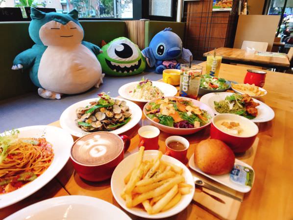 森林小徑文心店享受美食